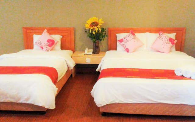 JB Central Hotel - photo 3