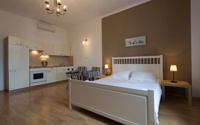 Royal Road Residence - photo 2