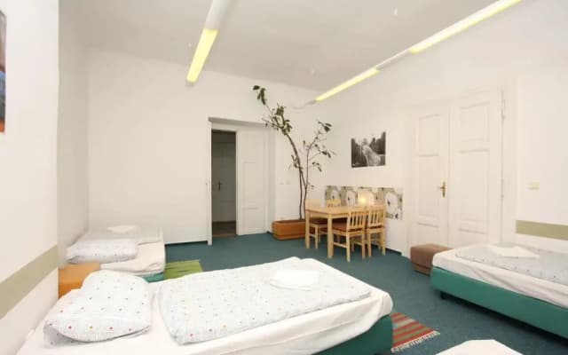 Charles Square Hostel - photo 3