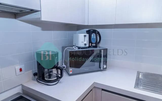 Bloomfields Elegant 1BR in Waters Edge - photo 2
