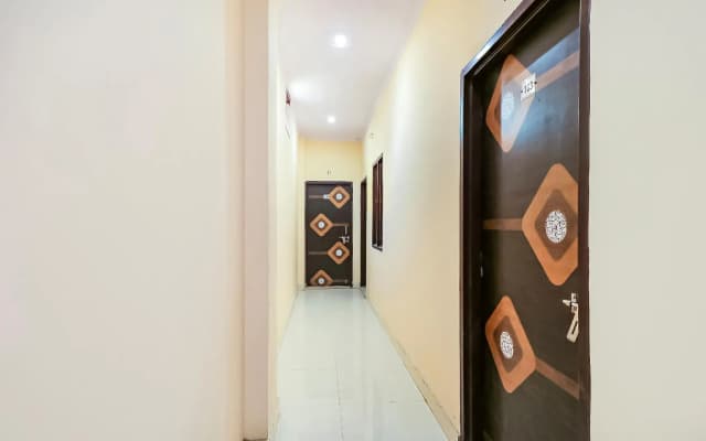 OYO 69443 Vision Rooms - photo 3