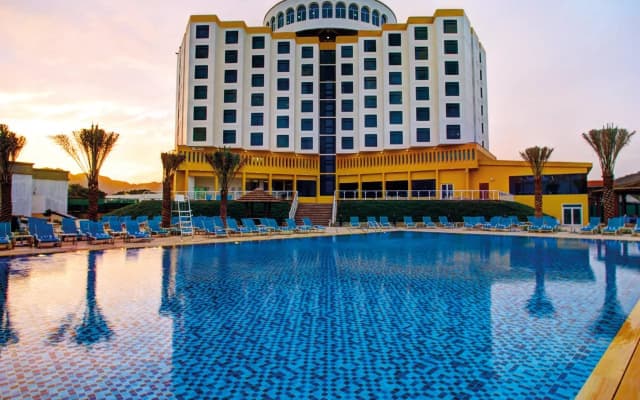 Oceanic Khorfakkan Resort And Spa - photo 2