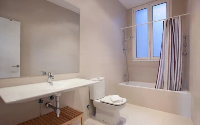 Spacious and Modern Apartment - photo 2