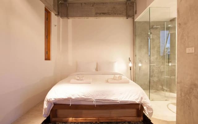 ELLA Bar, Bistro & Bed - photo 3