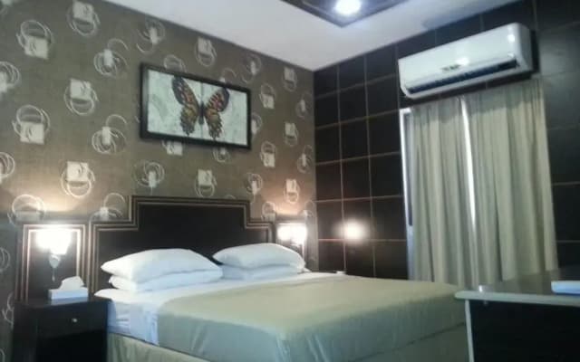 Dolphin Hotel - photo 4
