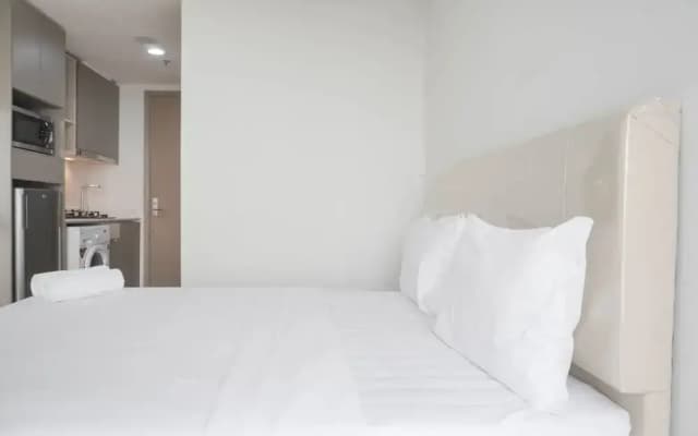 Best Choice And Strategic Studio At Gold Coast Apartment Near Pik - photo 4