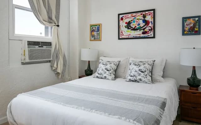 Beautiful Studio Near Hollywood! Sleeps 2! - photo 4