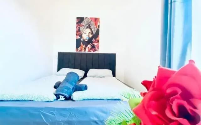 Spacious 4 BR Apt Perfect for Groups - photo 4