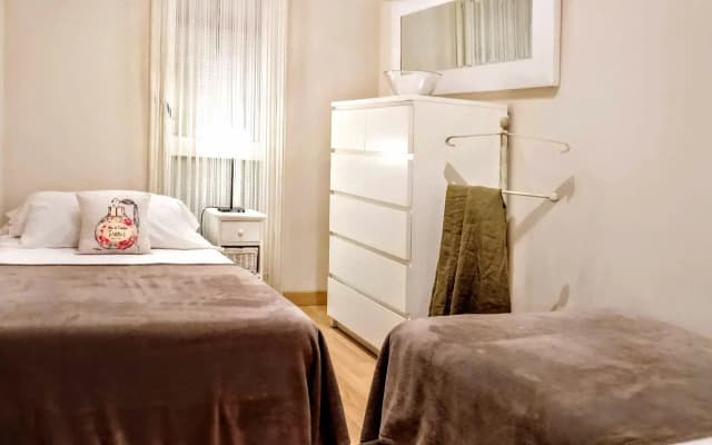 Charming 3BR & sunny Terrace in Eixample - Noname - photo 5