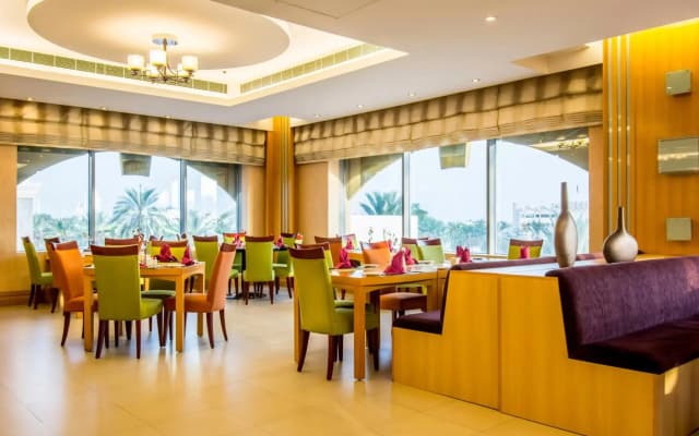 City Seasons Muscat Hotel - photo 2