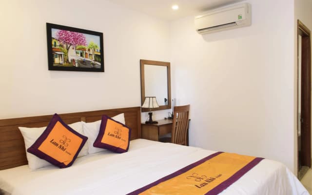 ELC Beach Hotel - photo 4