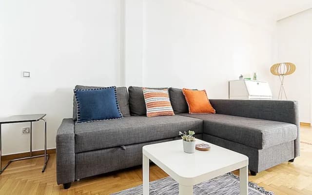 Spacious two bedroom apartment in Central location - photo 3