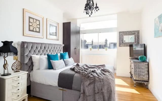 Designer 2-bed 2-bath Behind Selfridges - photo 4