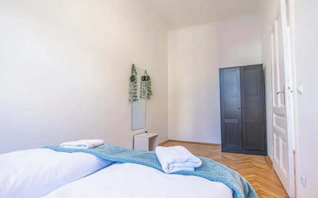 Chic 2BR Retreat Near Belvedere Palace - photo 4
