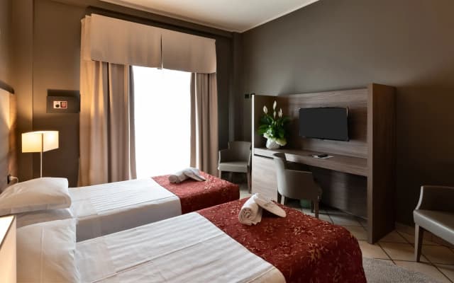 Hotel Sunflower - photo 4