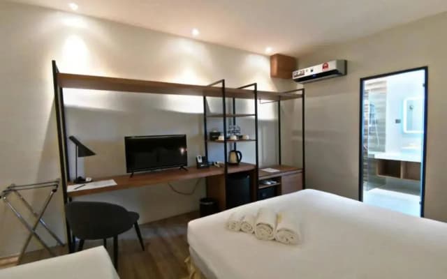 Roxy Hotel Padungan - photo 4