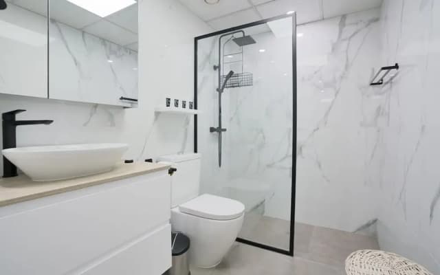 Luxurious Apt with Balcony The Greens Dubai - photo 5
