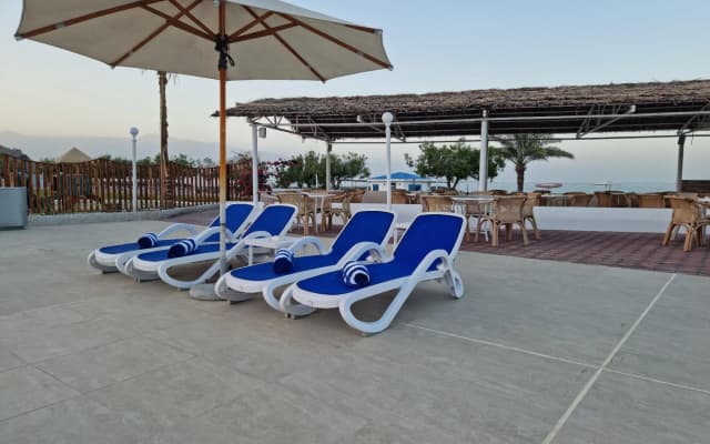 Holiday Beach Resort - photo 2