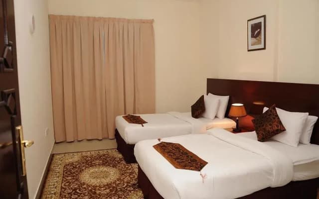 Raynor Hotel Apartments - photo 5