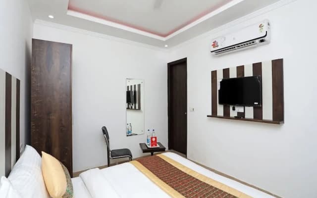 OYO 15087 S Ambience - photo 2