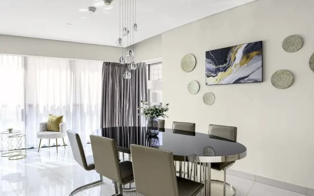 Glamorous 2BR in Damac Paramount Tower - photo 4