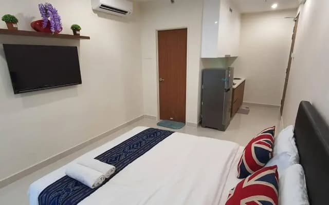 Lovely Kozi Square Studio 1-Bedroom with Pool LV9B - photo 3