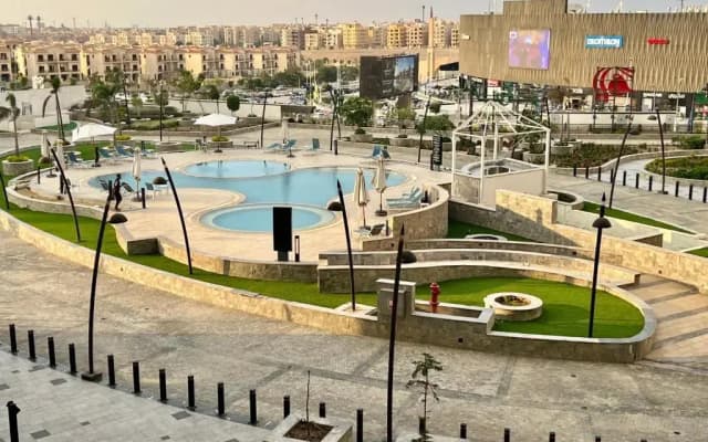 Luxury hotel apartment with pools in front AUC - photo 5