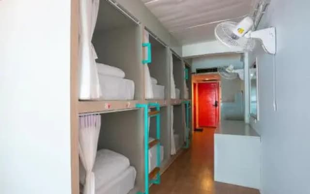 Base Party Hostel 18-35 Years Old Only - photo 5