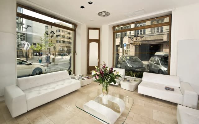 Golden Crown Hotel - photo 2