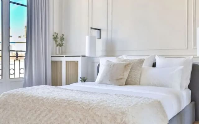Design Passy Terrace 2 Bedroom Apt With Balcony in Paris - photo 4