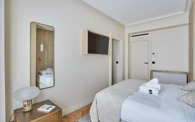 Incredible Le Marais Apartment With Terrace - photo 3