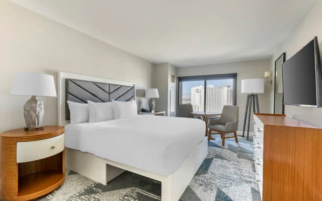 Hilton Grand Vacations Club on the Las Vegas Strip - photo 4