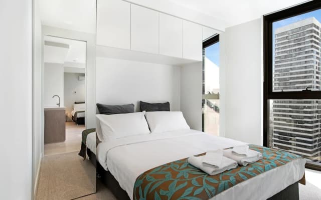 IfStays EQ Tower Apartment - photo 5