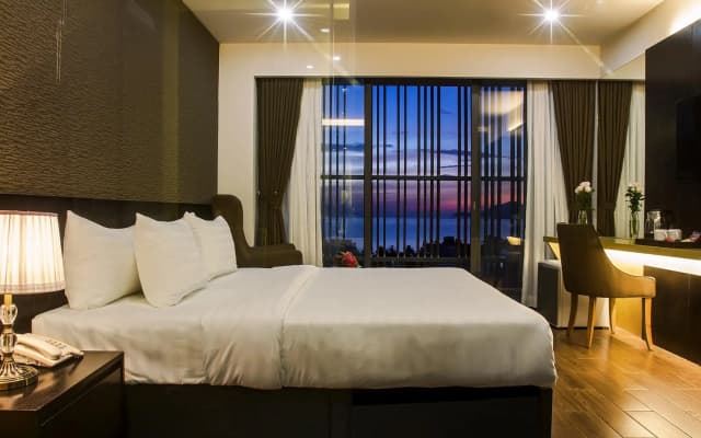 Golden Hotel - photo 4