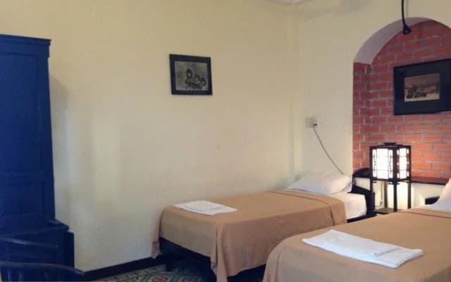 White Lion 2 Hotel - photo 2