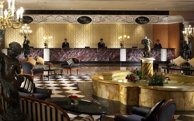 Royal Plaza Hotel - photo 2