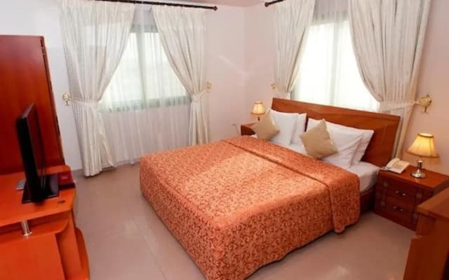 Safeer Plaza Hotel - photo 2