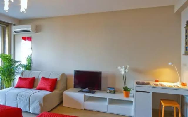 Spacious Studio Right @ The Beach - photo 3