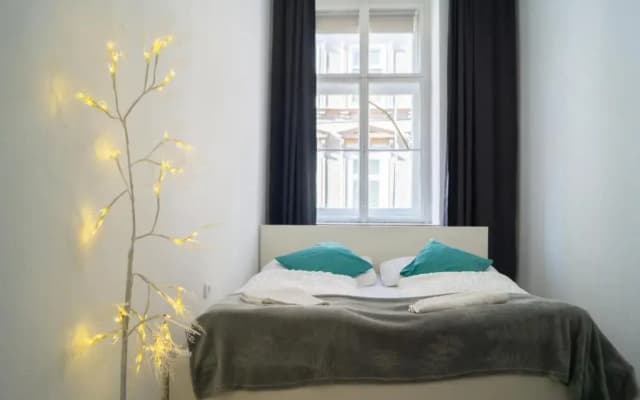 Central 2BR Apt. - Lovely for Long Stays - photo 3