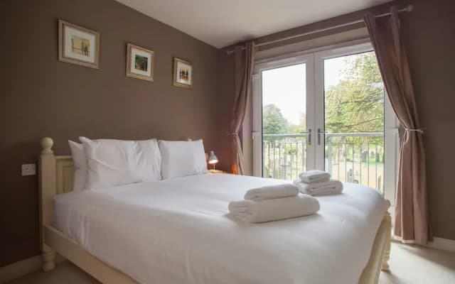 Gorgeous 2 Bed Flat in Historical Edinburgh - photo 4