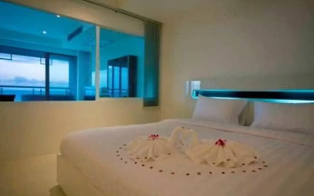 Sunset Plaza Holiday Apartment - photo 4