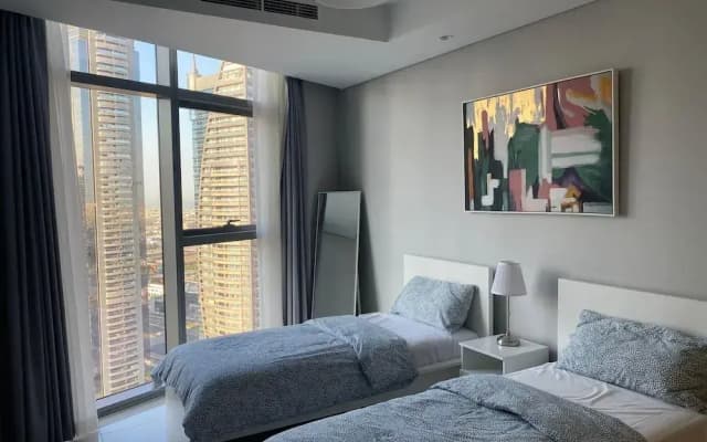 Gorgeous 2 Br in Paramount - photo 3
