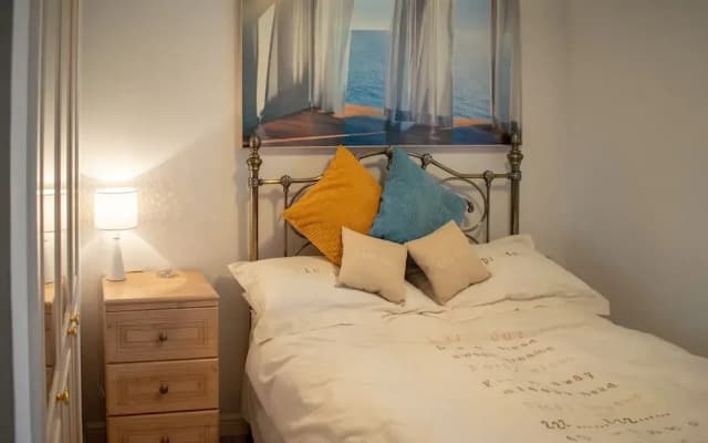 Homely 2 Bedroom Flat in Bonnington - photo 5