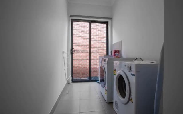 Comfy And Warm Home In Point Cook - photo 4