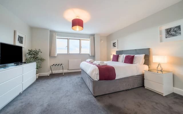 Roomspace -The Courtyard Penthouse - photo 4