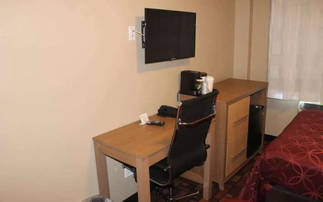 Days Inn by Wyndham Brooklyn Borough Park - photo 2