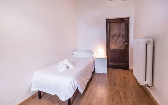 Close to The Duomo Exquisite 4BD - photo 4