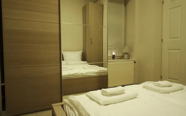 Károlyi Garden Apartment - photo 2