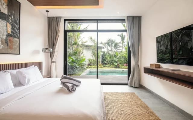 Exquisite 5BR Canggu Villa Steps From the Beach - photo 2