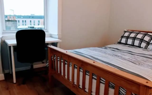 1 Bedroom Flat in City Centre Accommodates 4 - photo 2